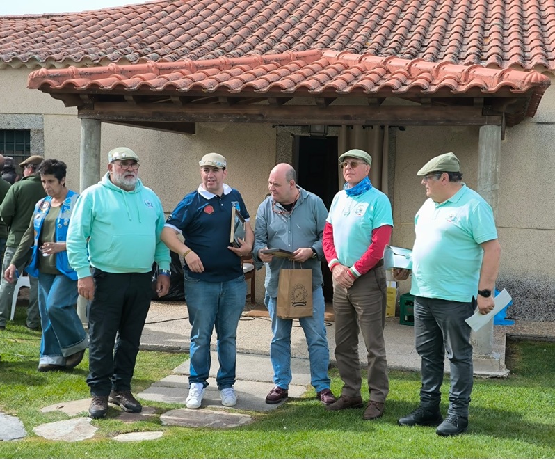  Moliceiro Vespa Clube entrega proposta de geminação ao Vespa Club Mirobrigense