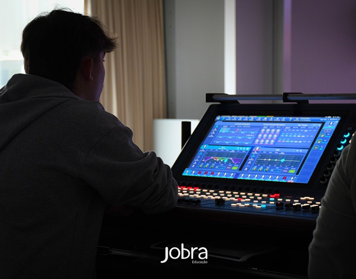  Jobra Educação anuncia a abertura de inscrições para o novo Curso Profissional de Técnico(a) de Luz e Som.