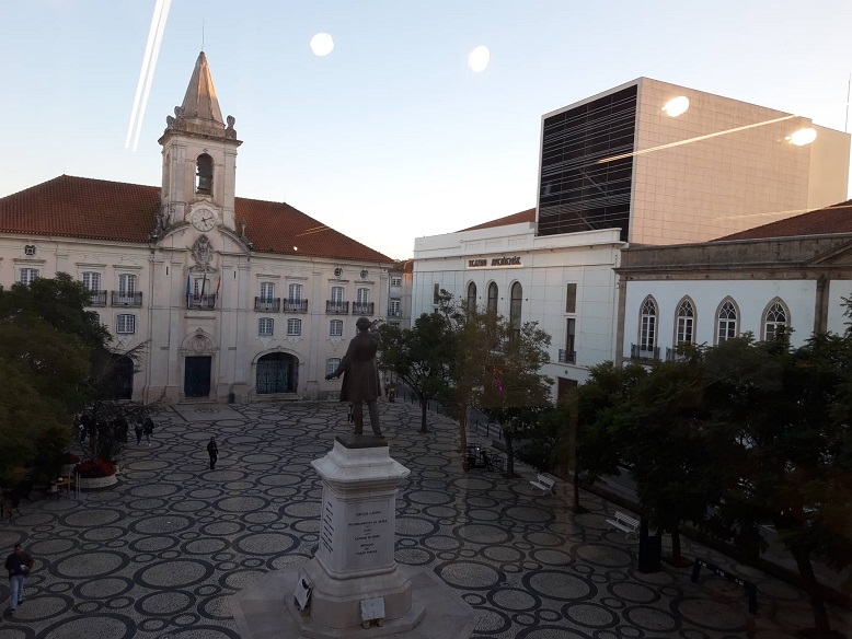 praca da republica recebe espetaculo de circo contemporaneo