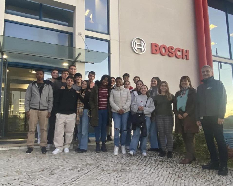 Alunos da UA em visita de estudo à Bosch.