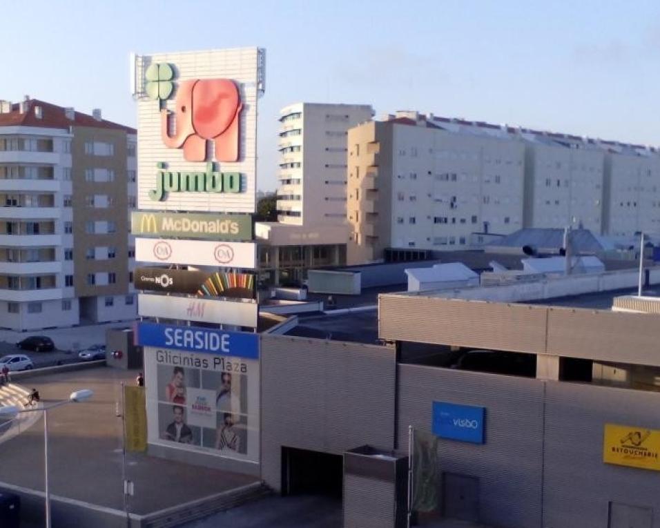 Glicínias Plaza promove campanha 'Stock Off'.