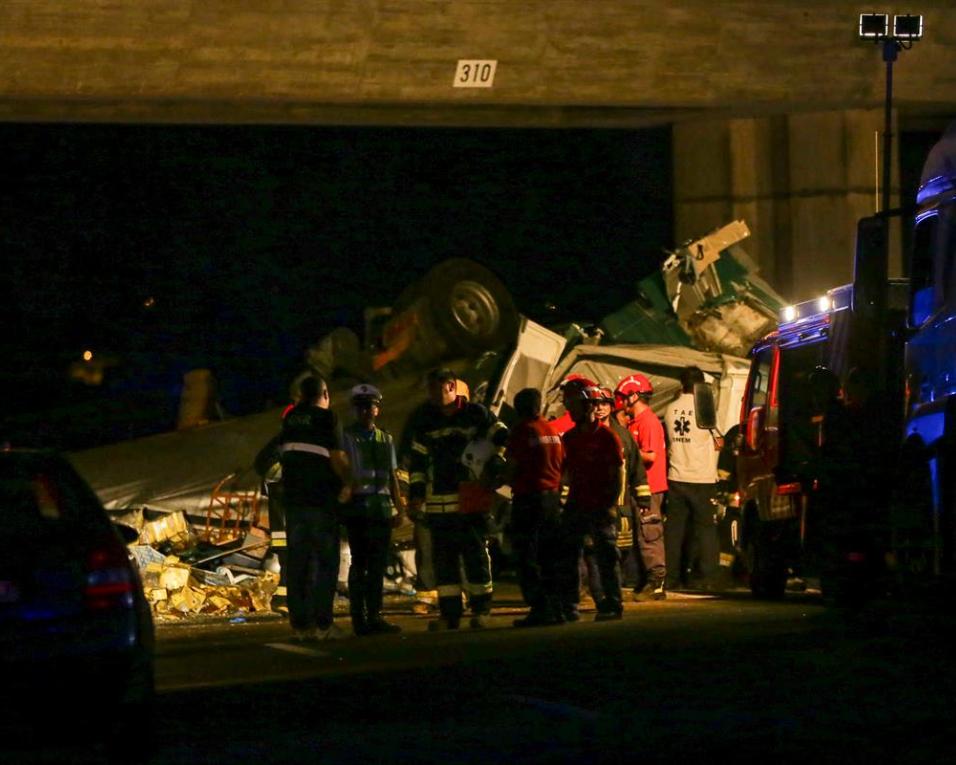 Mealhada: Despiste de pesado provoca três mortes na A1.