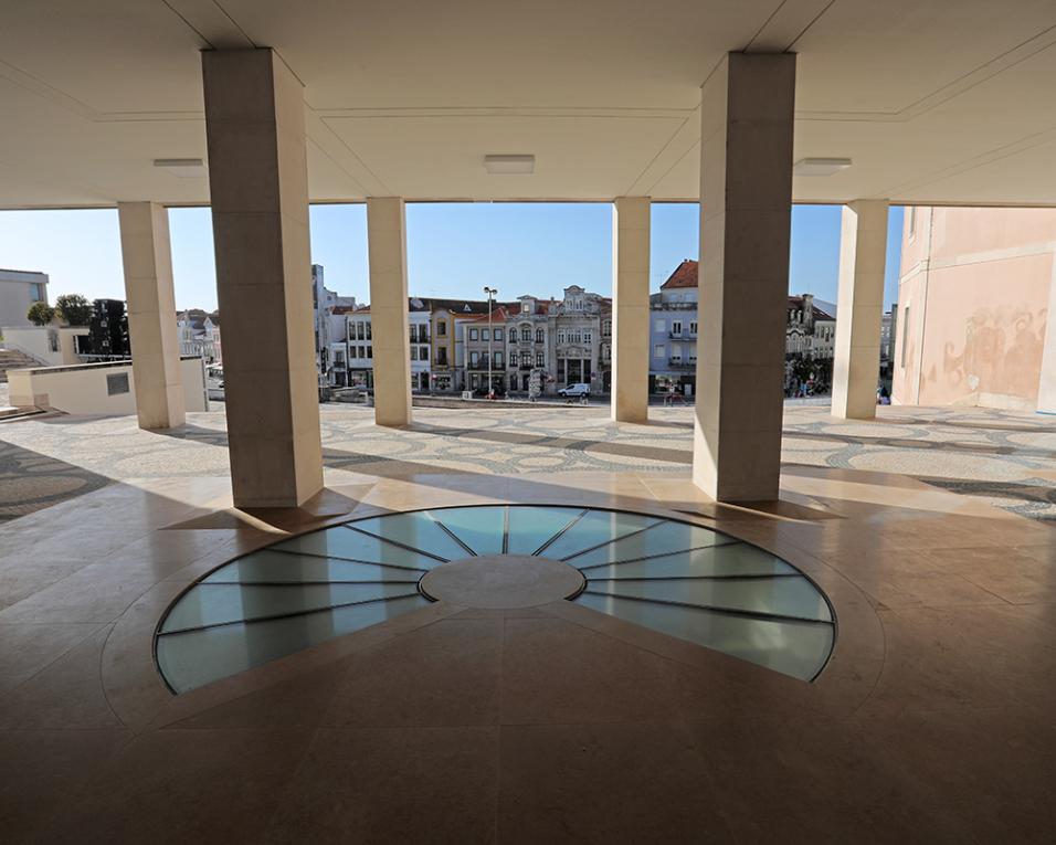 Escadaria e terraços junto ao edifício ATLAS vão para obras.