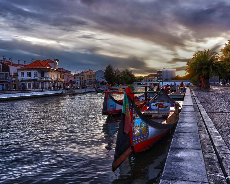 Câmara de Aveiro tem hasta pública para atribuição do direito de uso de 10 cais de atracação nos canais urbanos da Ria.