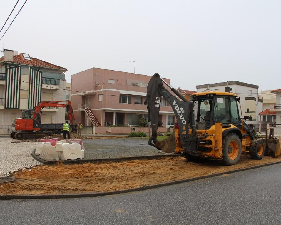 Costa Nova: Começaram as obras de requalificação da Av. N.ª Sra. da Saúde.