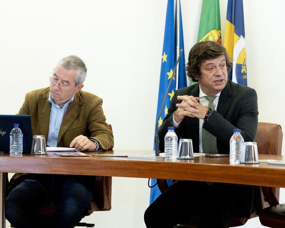 Salvador Malheiro suspende o mandato até 10 de março de 2024.