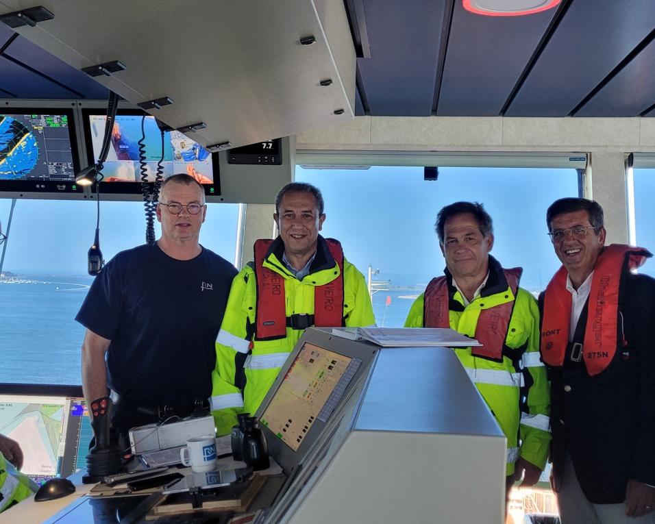 Porto de Aveiro realiza dragagens na Barra.