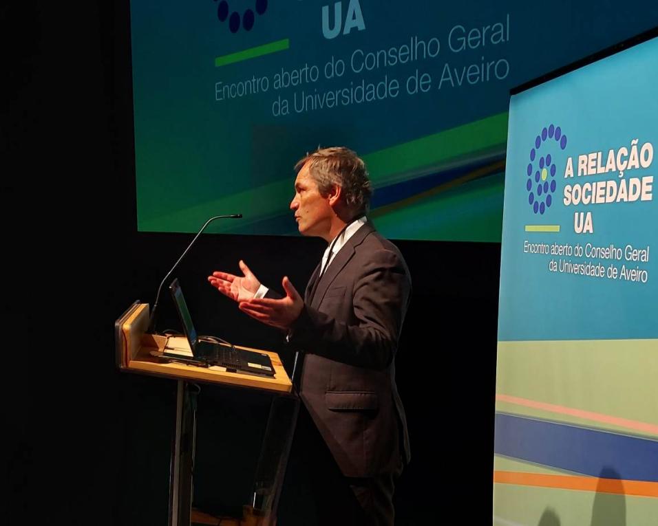 Relação entre a Universidade de Aveiro e a Sociedade em debate em Ílhavo.