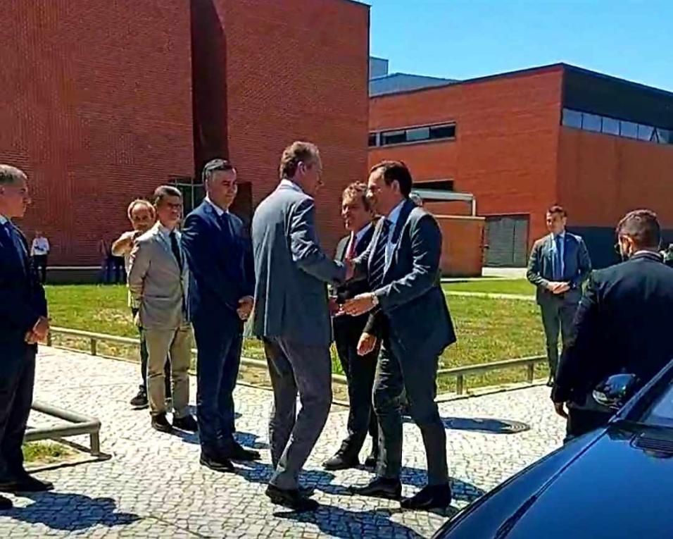 Edifícios da Nave Multiusos e do Centro Português de Ressonância Magnética Nuclear inaugurados em Aveiro pelo Primeiro-Ministro.