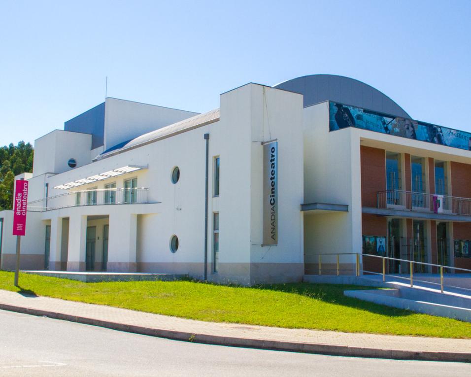 Comédia 'A Estudante e o Senhor Henrique' no Cineteatro Anadia.