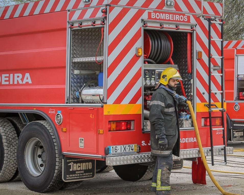 Assembleia da República aprova voto de congratulação pelo centenário dos Bombeiros da Feira.
