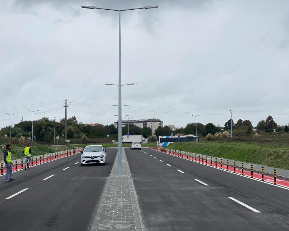 Foi hoje aberta ao trânsito a ligação da Avenida Vasco Branco à Alameda Silva Rocha.