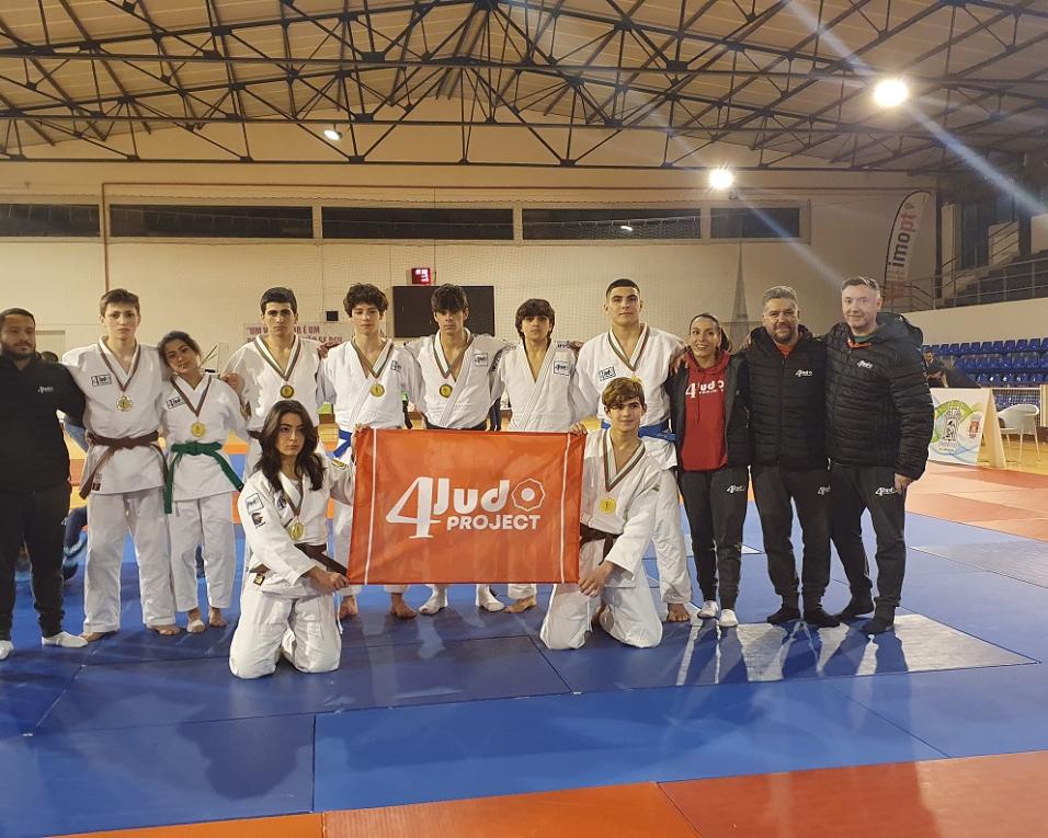 Judocas aveirenses em destaque no campeonato zonal de juniores.