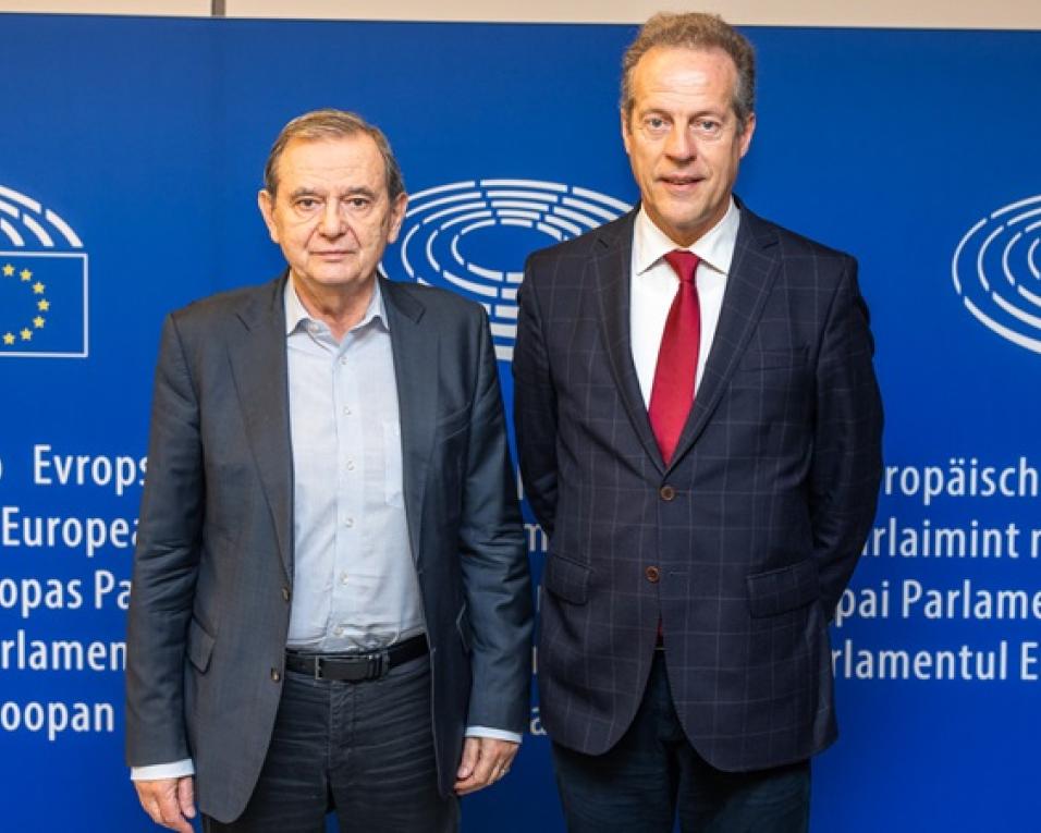 Ribau Esteves em Bruxelas em reunião com responsáveis da Comissão Europeia e do Parlamento Europeu sobre transportes.