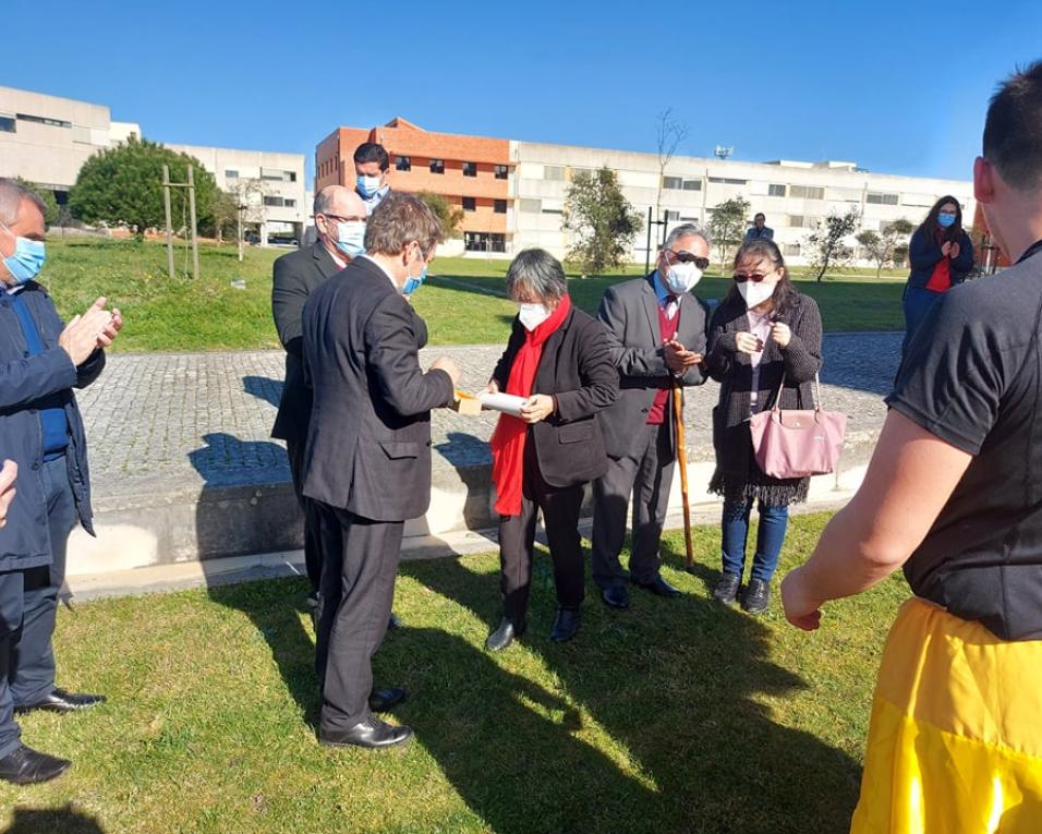 Jubilação da professora Wang Suoying consumada com uma festa na UA.