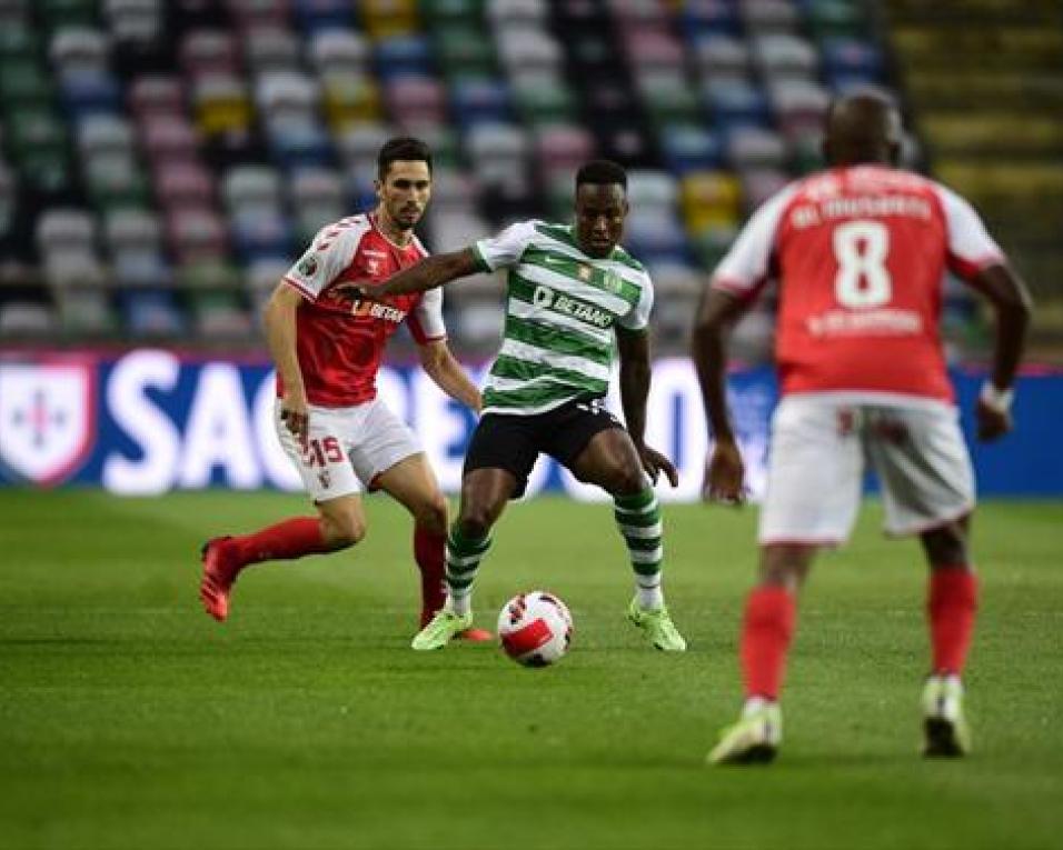 Sporting vence Supertaça em Aveiro com 8 mil adeptos nas bancadas do EMA. Sporting vence Supertaça em Aveiro com 8 mil adeptos nas bancadas do EMA.