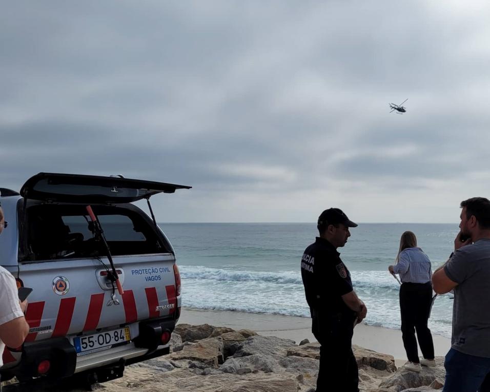 Foi resgatado do mar o corpo sem vida do jovem de 14 anos que tinha sido arrastado pelas ondas na Praia da Vagueira.