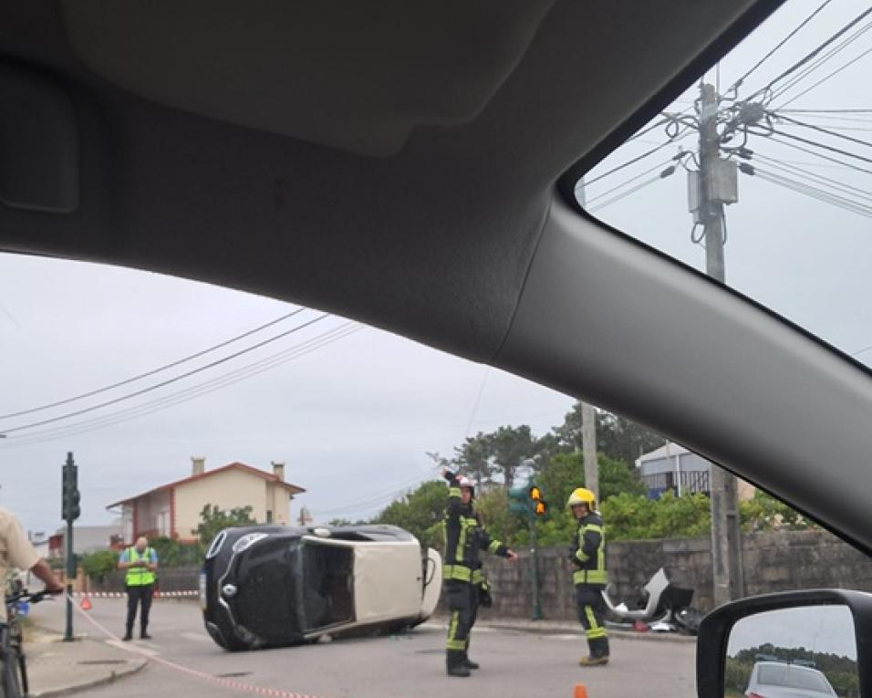 colisao e capotamento provoca um ferido ligeiro