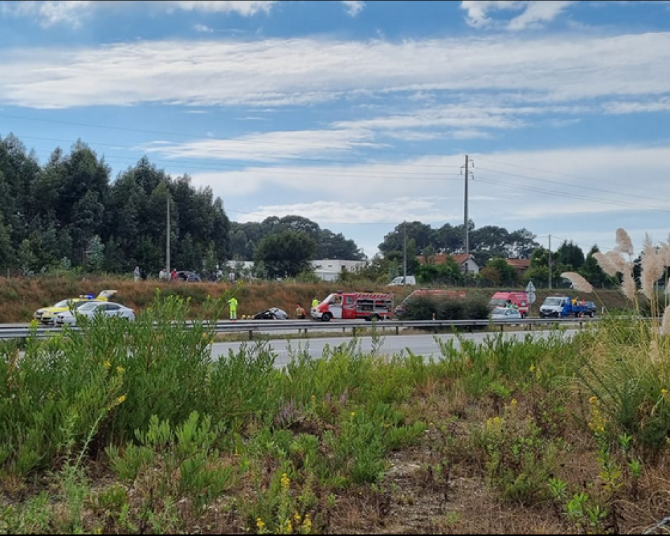 A25: Despiste causa um morto e dois feridos na zona do ‘Retail Park'.