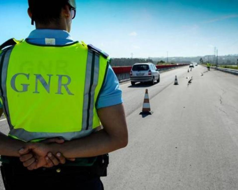 GNR perseguiu condutor em fuga com o carro cheio de material contrafeito.