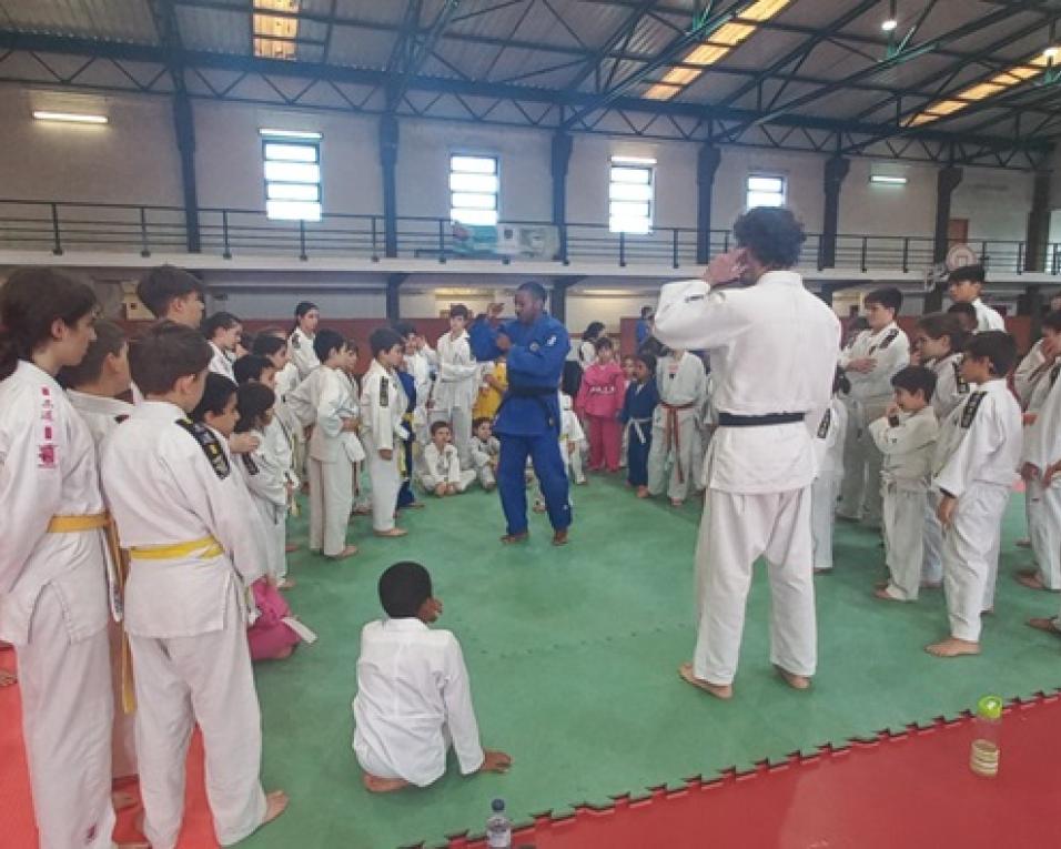 Campeão paralímpico de judo em ação de formação na cidade de Aveiro.