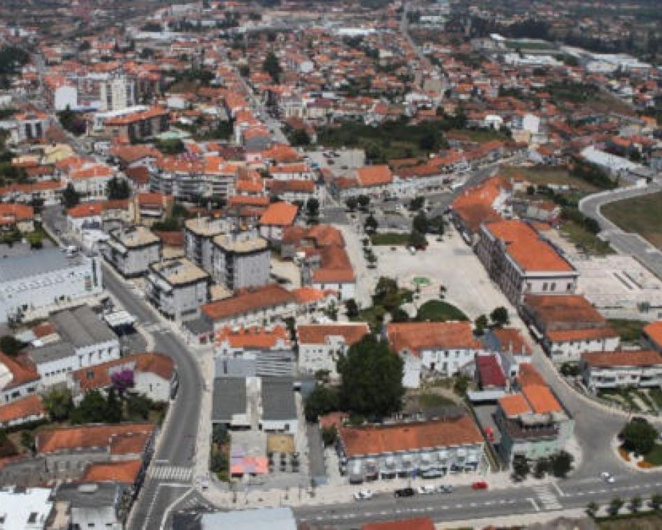 Câmara de Estarreja assinou protocolos com Juntas de Freguesia do Concelho (um milhão de euros). Câmara de Estarreja assinou protocolos com Juntas de Freguesia do Concelho (um milhão de euros).