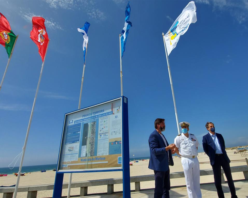 Foram hasteadas as bandeiras azul e de praia acessível nas praias da Torreira, do Monte Branco e do Bico.