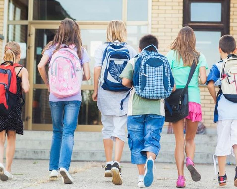 26 escolas aveirenses distinguidas no projecto 'Escola Amiga da Criança'. 26 escolas aveirenses distinguidas no projecto 'Escola Amiga da Criança'.