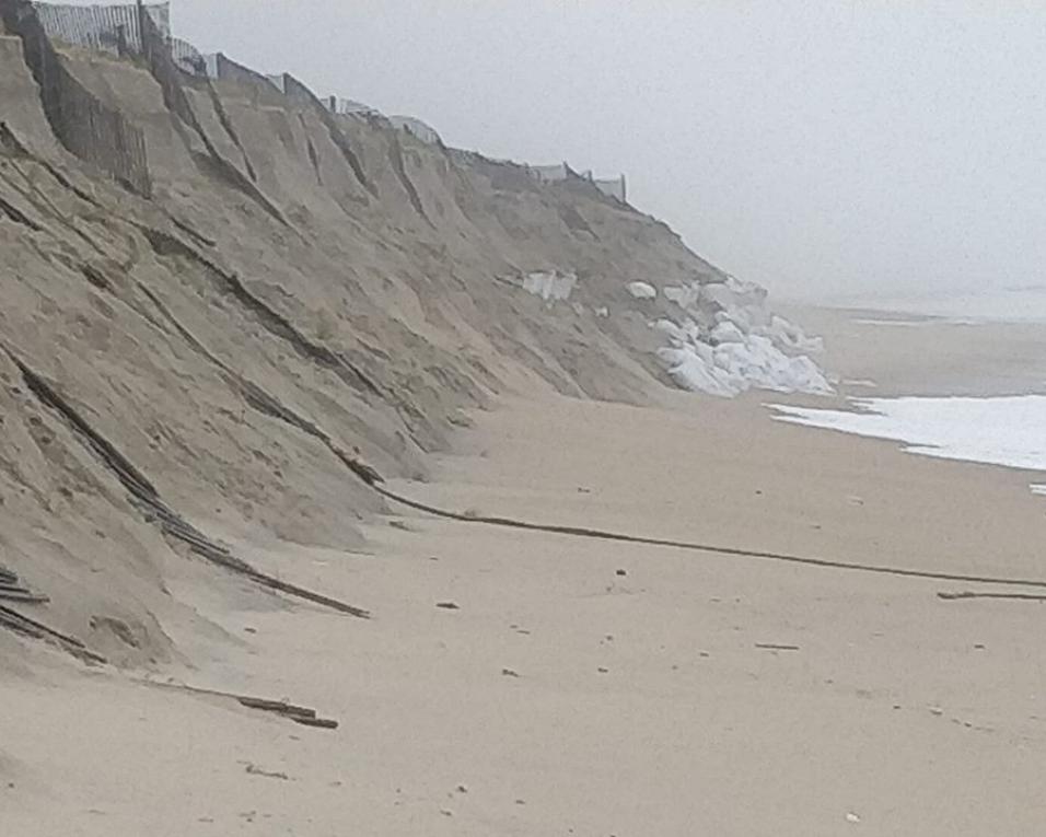 Mar destrói dunas e passadiços na Praia de Mira.