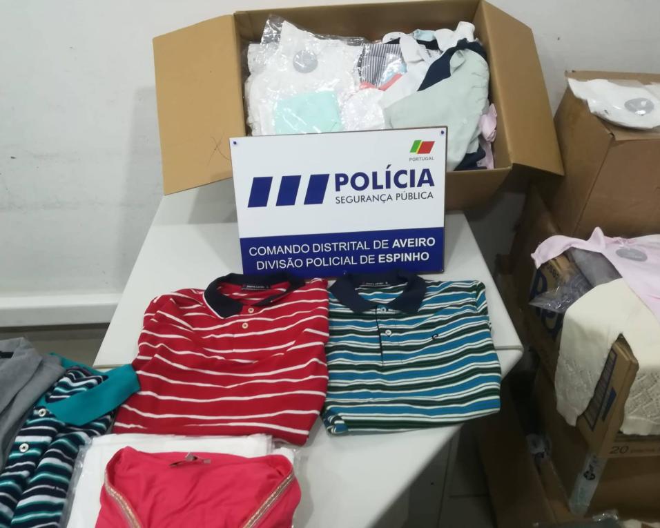 PSP identifica mulher por ter à venda artigos furtados.