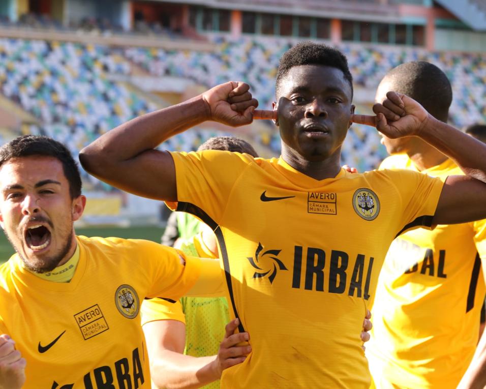 Campeonato de Portugal: Beira-Mar vence Lusitano de Vildemoinhos (2-1).