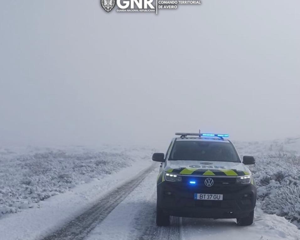 neve em arouca e mar agressivo no litoral aveirense