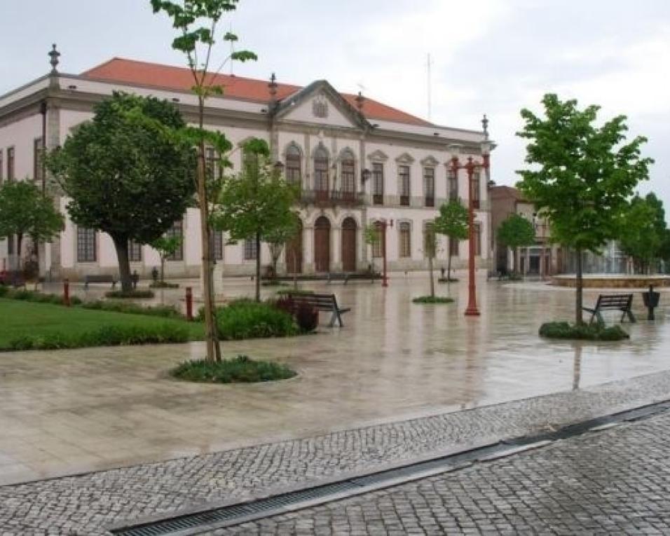 Câmara de Estarreja isenta a utilização de transportes e equipamentos.