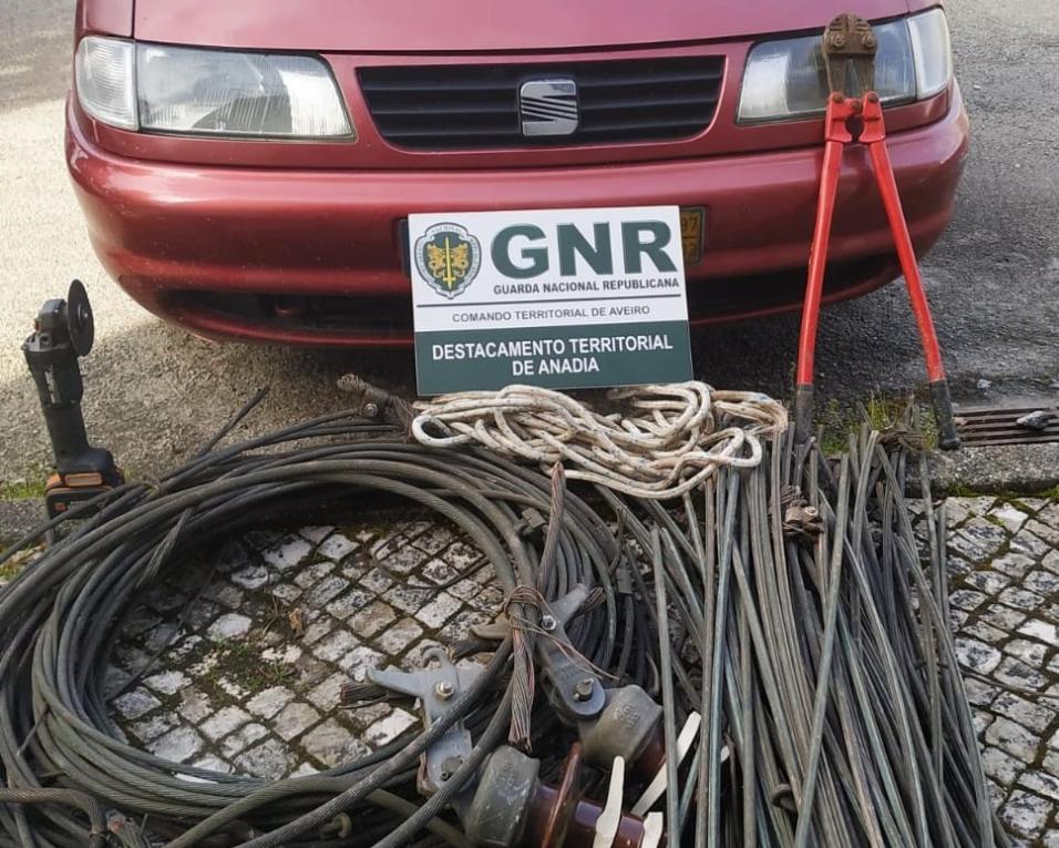 GNR deteve vários ladrões de cobre na posse de milhares de euros de material roubado.