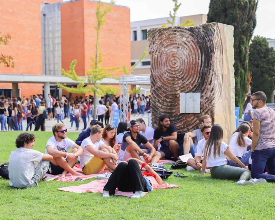 Aveiro: Novos alunos da UA em piquenique com o Ministro do Ensino Superior.