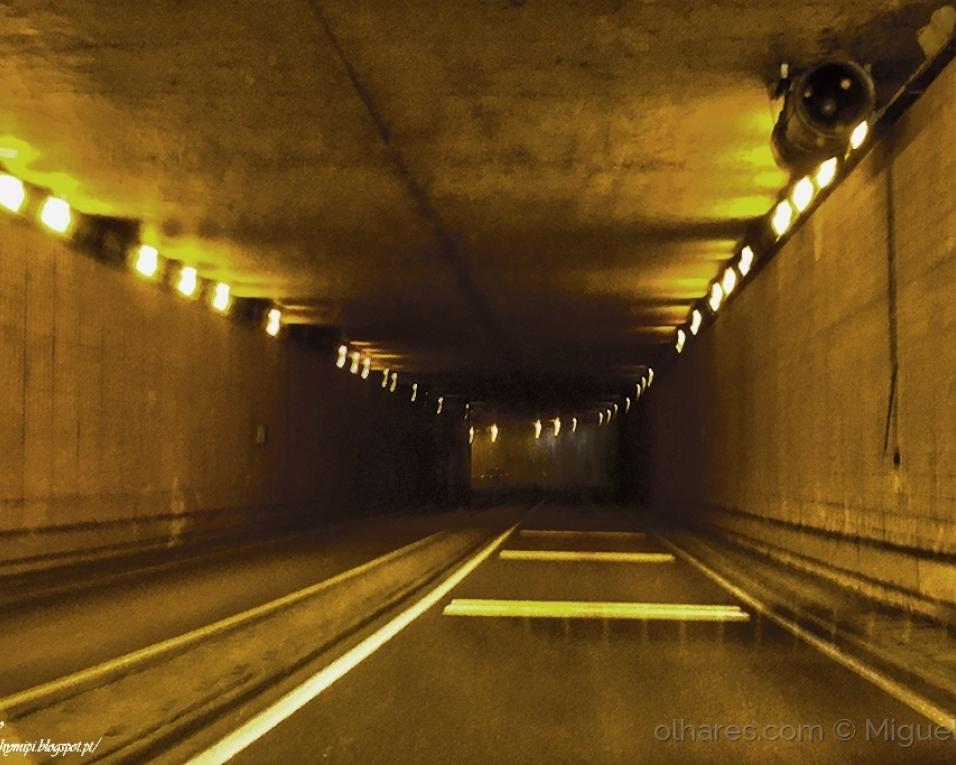 Várias ruas reabilitadas pela Câmara em Aveiro e iluminação LED instalada no Túnel da Avenida Lourenço Peixinho.