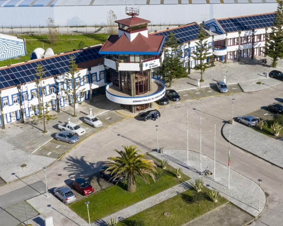 Porto de Aveiro inicia construção de novas estruturas fotovoltaicas para autoconsumo.