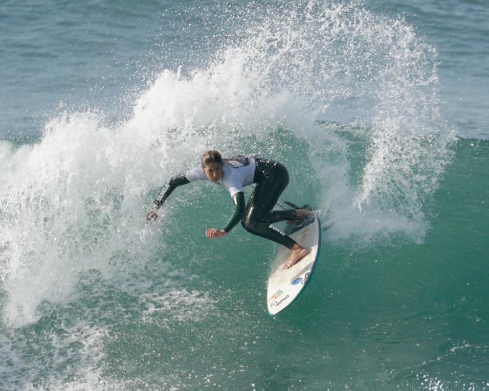 Miriam Julião em destaque na 2ª Etapa do Circuito QUEBRAMAR 2024 da Associação de Surf de Aveiro.