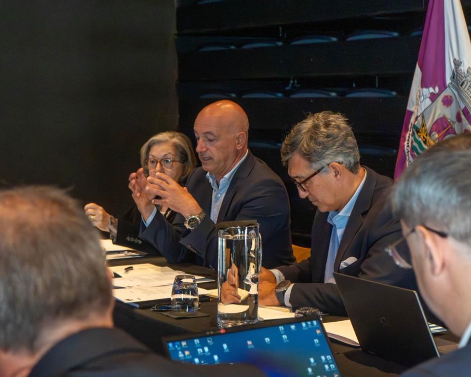 ilhavo e aveiro debatem reforço dos transportes