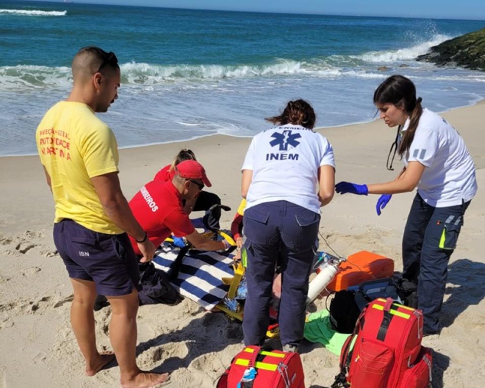 homem resgatado das águas da Costa Nova