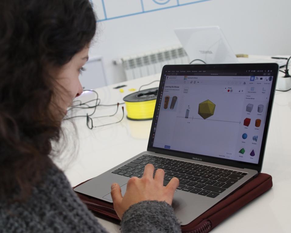 Município de Ílhavo investe na renovação de material informático nas escolas.