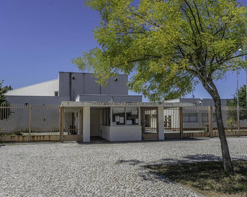 obra na escola jose ferreira pinto basto adjudicada por 5 milhoes