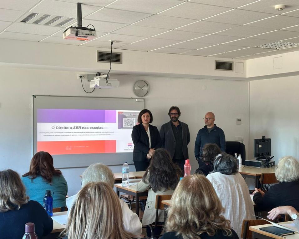 Oliveira do Bairro forma assistentes operacionais para lidarem com situações de discriminação ou violência nas escolas.