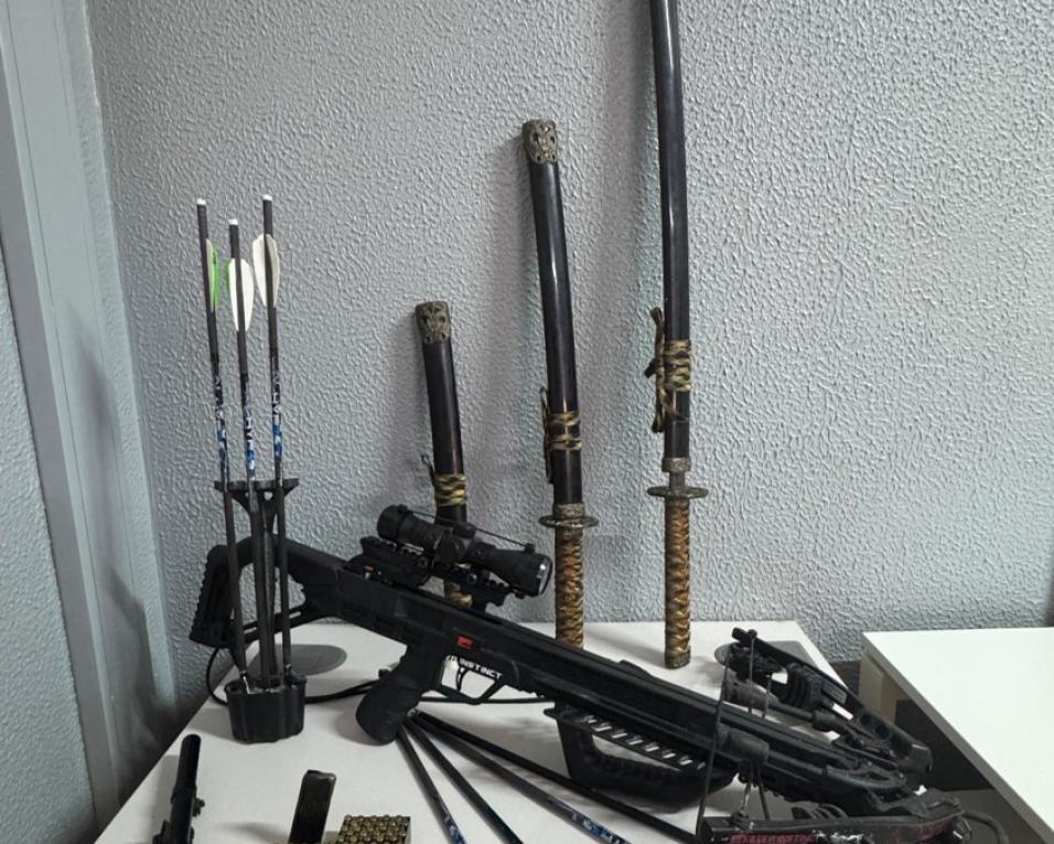 GNR de Vagos identificou um homem, de 42 anos, por posse de arma proibida.