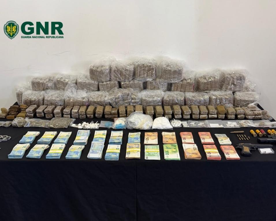 gnr apreende cerca de 200 mil euros em produto estupefaciente