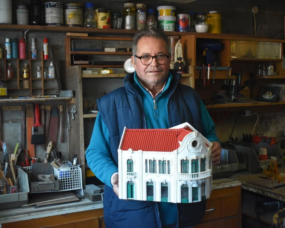 jose caneira apresenta mostra de miniaturas