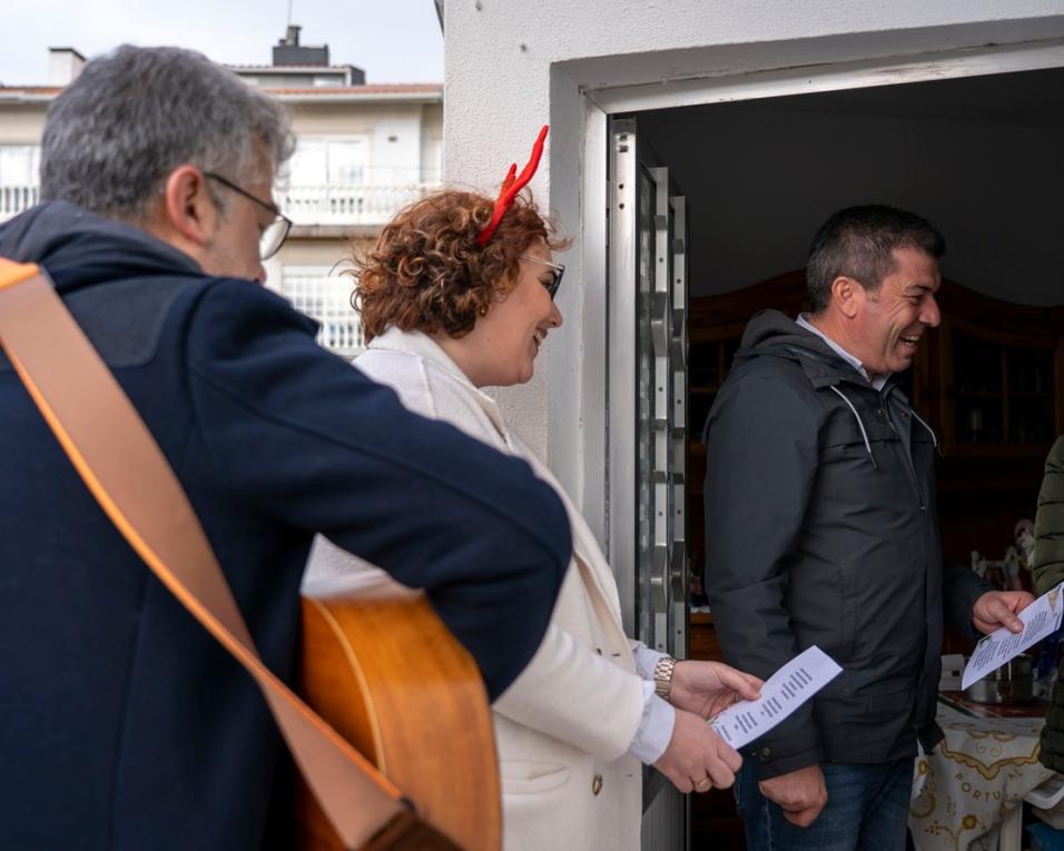 por um natal mais proximo leva mensagem de conforto a populacao ilhavense