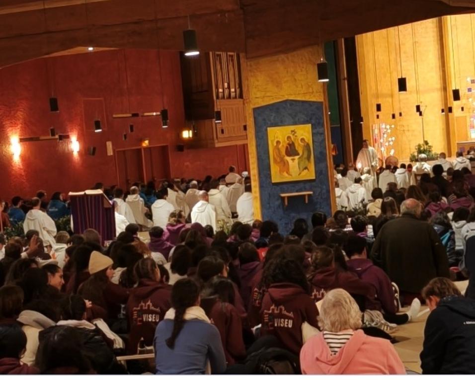 Jovens do agrupamento de escolas de Ílhavo participaram em peregrinação da Diocese de Aveiro à Comunidade de Taizé