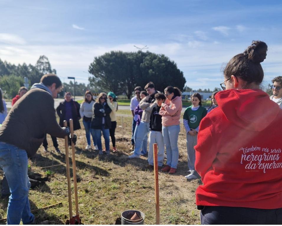 “Give Back Jubileu” une jovens na plantação de 200 árvores para compensar pegada ecológica do Jubileu.