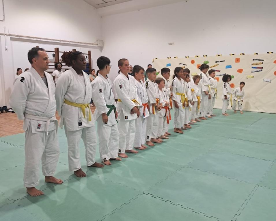  Clube de Judo IPPON realiza exames de graduação com 17 atletas aprovados.